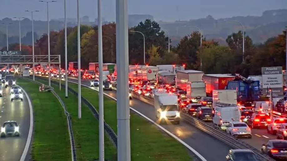E19 bloquée vers Bruxelles à hauteur de Nivelles : bouchons dès Feluy ce matin