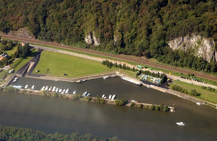 Drame à Beez : trois personnes retrouvées noyées dans la Meuse après une sortie de route