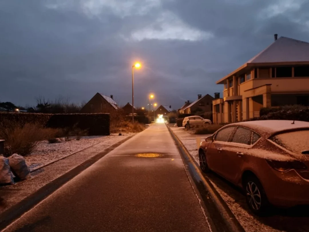 Vigilance jaune : routes glissantes et légères chutes de neige attendues ce lundi