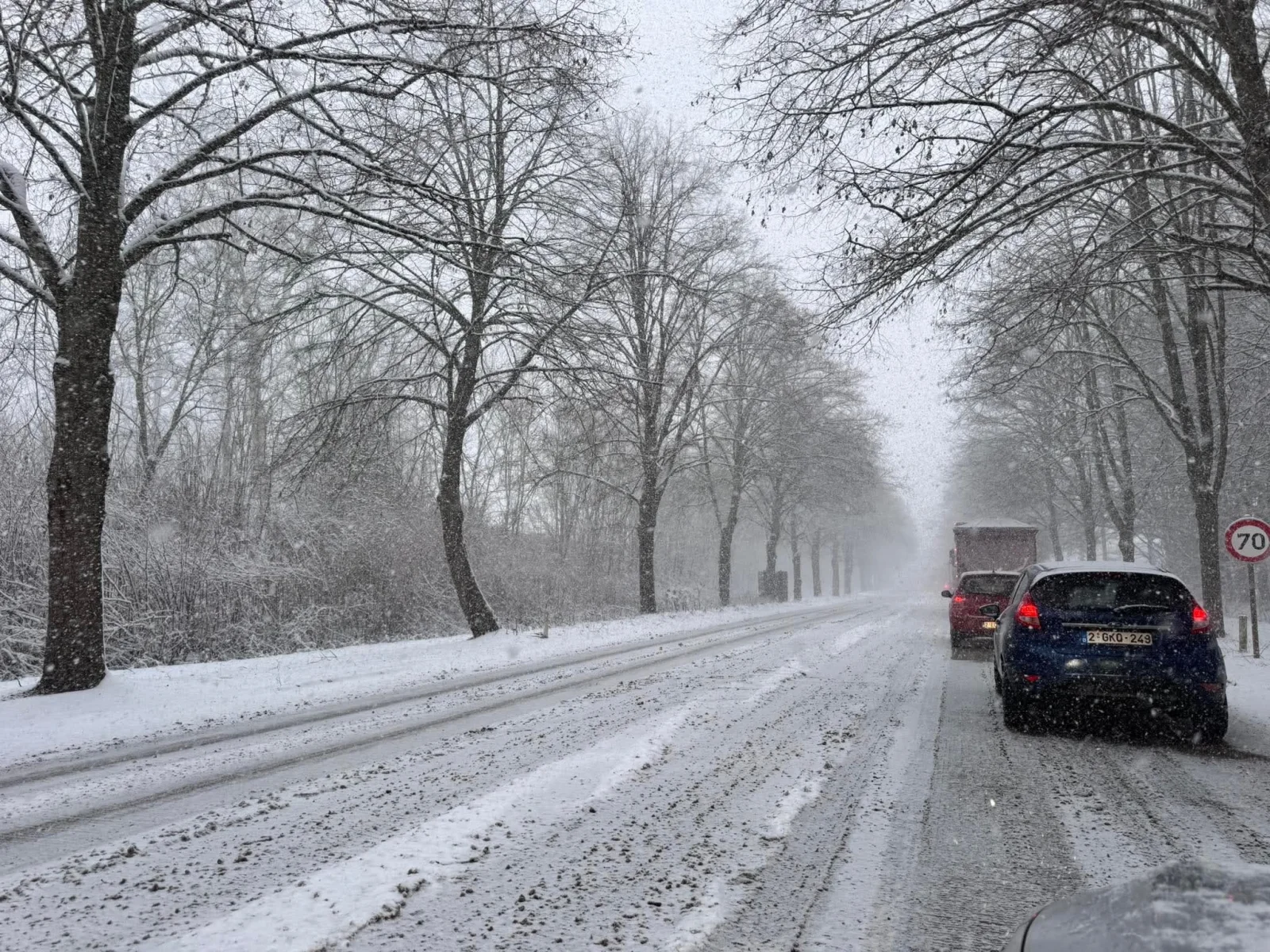 Verglas et neige : l’ensemble du pays placé en vigilance orange, conditions de circulation très difficiles