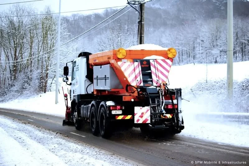 Neige en pleine heure de pointe ce mercredi matin : jusqu’à 10 cm attendus, vigilance orange activée