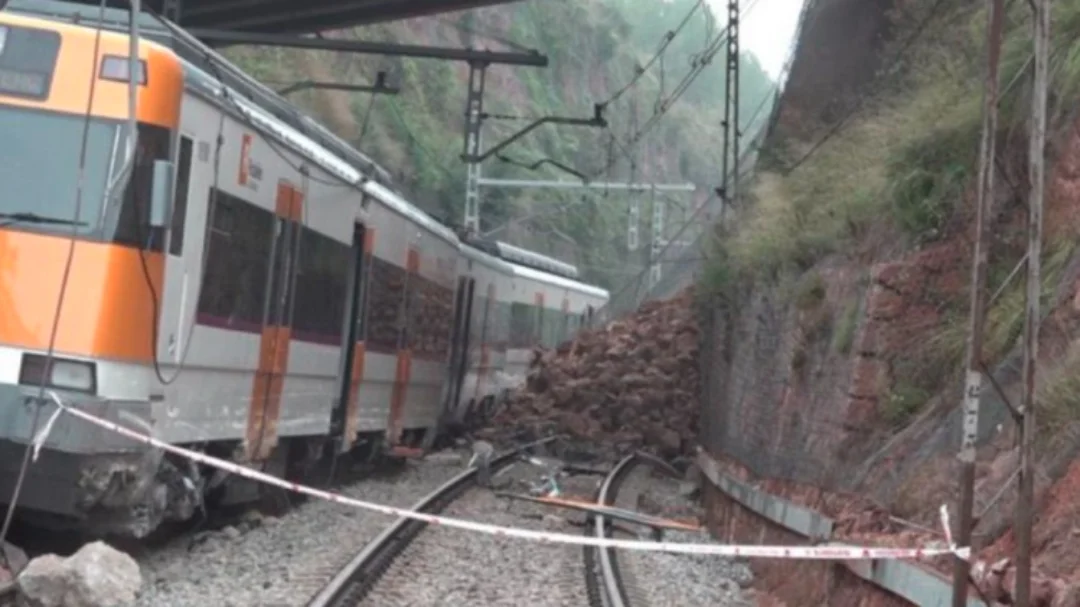 Nouvel accident ferroviaire en Espagne : un train de banlieue heurte un mur effondr&eacute;, au moins un mort et 20 bless&eacute;s