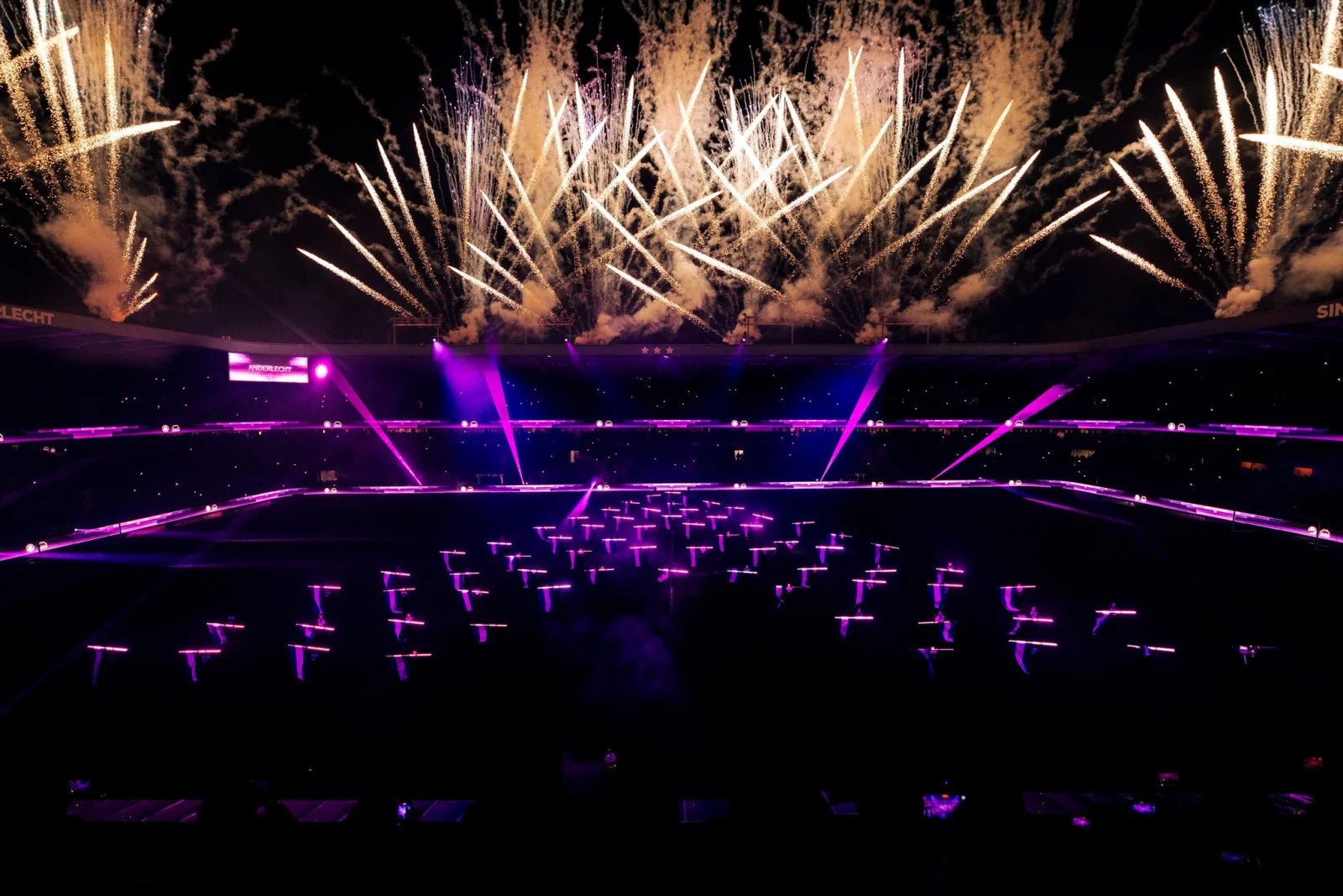 (VIDEO) Stromae enflamme Anderlecht lors d’une soirée hommage historique au Grand Jojo