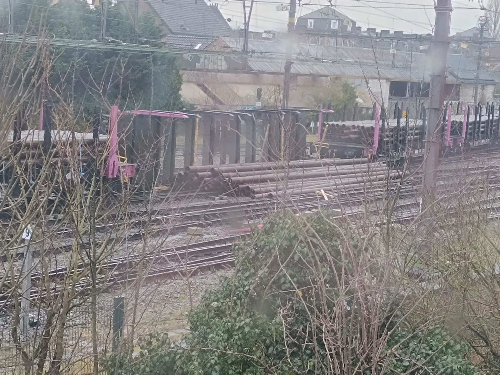 Un train de marchandises d&eacute;raille pr&egrave;s de Mons : une erreur humaine en serait l'origine