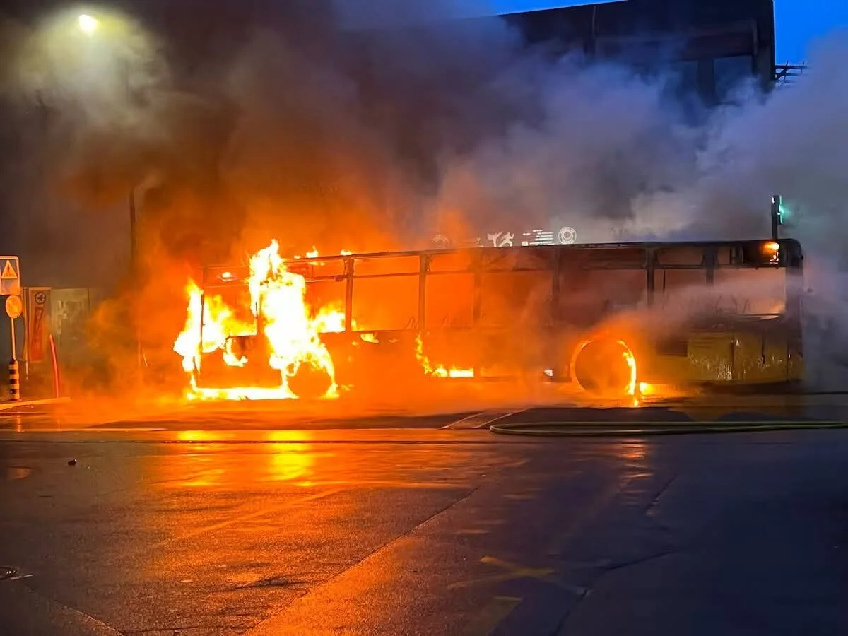 (VIDÉO) Autocar en flammes en Suisse : plusieurs morts et blessés après un incendie dramatique dans un bus de transport public