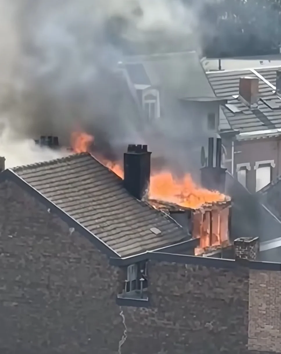 (VIDÉO) Incendie spectaculaire à Herstal : une habitation ravagée par les flammes