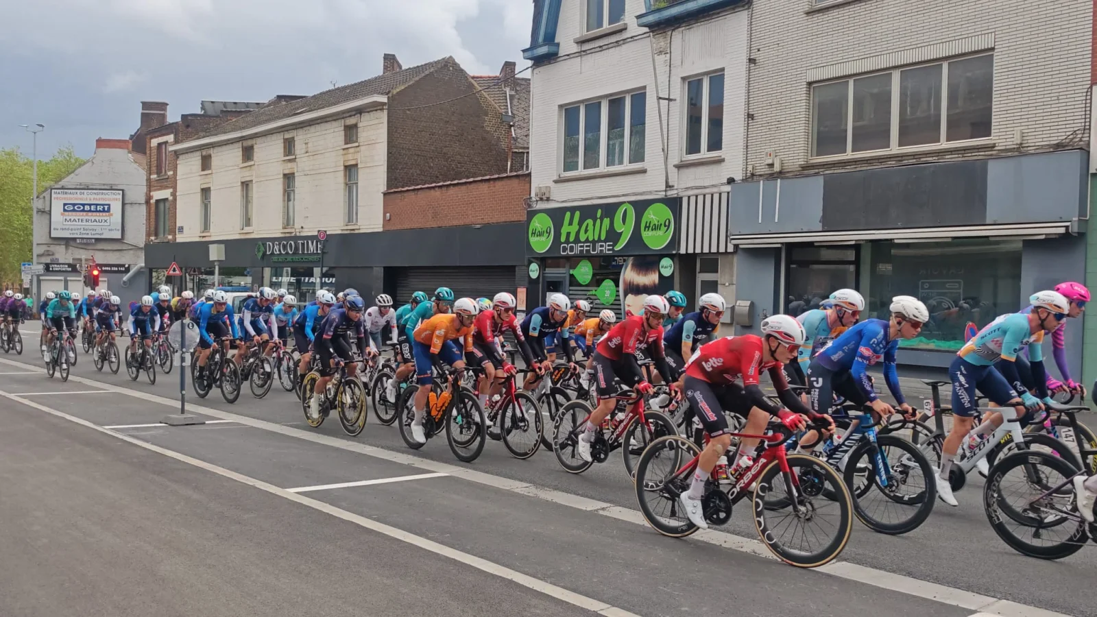 Circuit de Wallonie 2026 : victoire de Riley Sheehan entre La Louvière et Charleroi