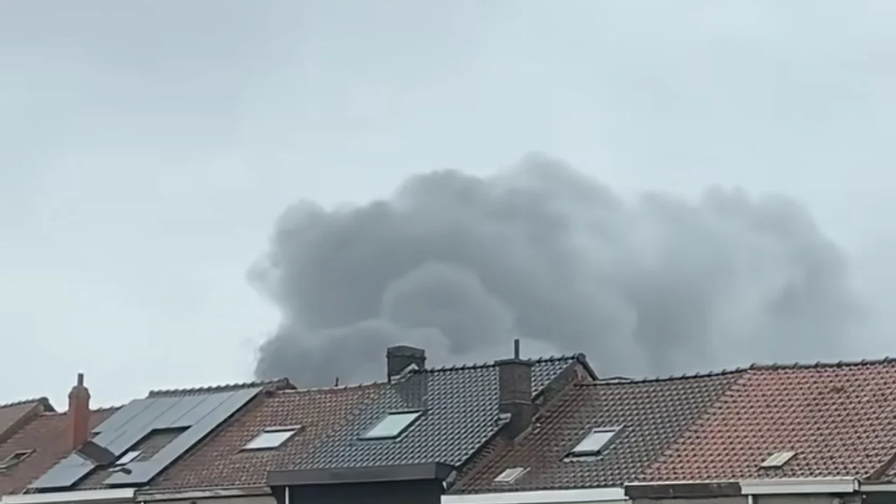 (VIDÉOS) Incendie en cours à Mouscron, large périmètre