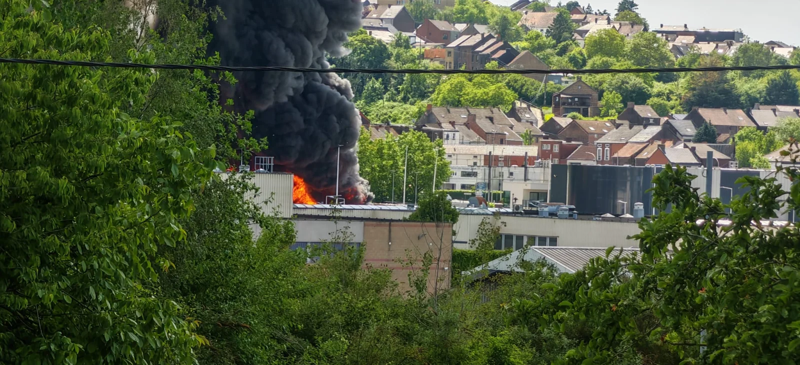 Incendie à Tibi à Couillet : fumées toxiques, pompiers et ambulances mobilisés ce samedi 23 mai 2026
