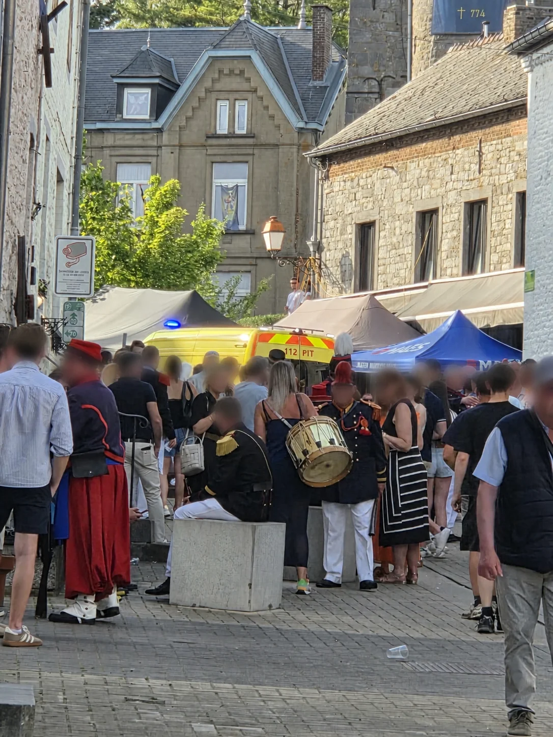 Un cheval percute la foule lors de la Marche de la Sainte-Rolende à Gerpinnes : plusieurs blessés
