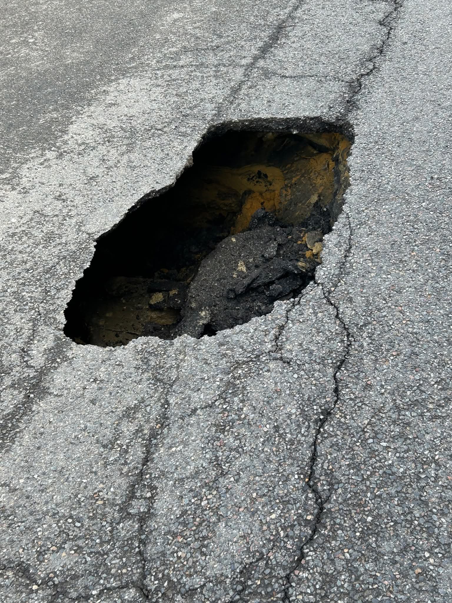 Route fermée à Nivelles - Effondrement de chaussée (Photo 1/2)