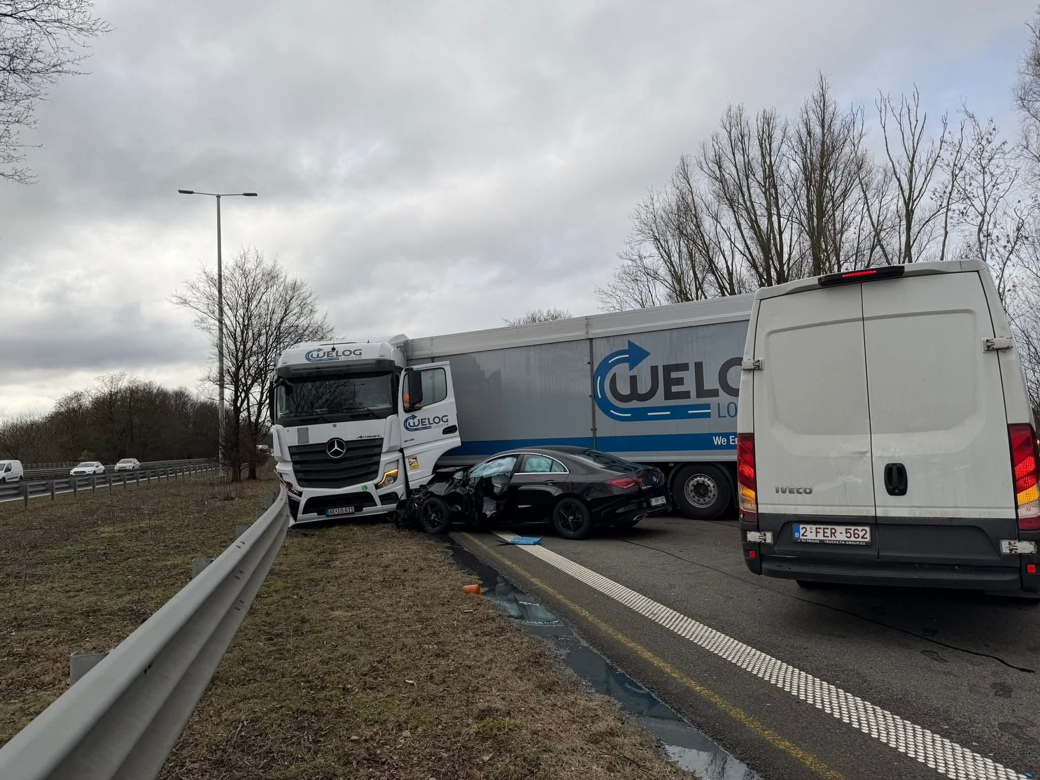 Accident à Le Roeulx sur A7/E19 - Accident E19 (Photo 1/5)