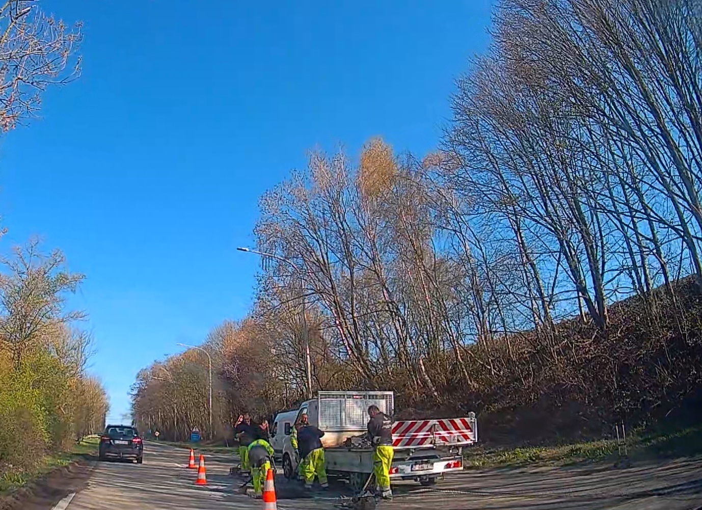 Travaux en cours à Yves-Gomzée sur E420/N5 - Réparations d'urgence N5 (Photo 1/3)